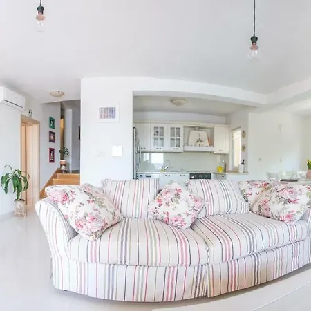 Holiday home House Longo