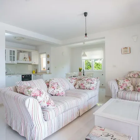 House Longo *
