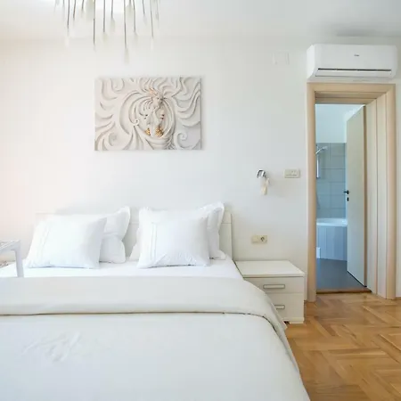 House Longo * Kastel Stafilic