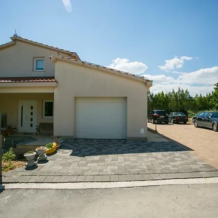 House Longo Kastel Stafilic